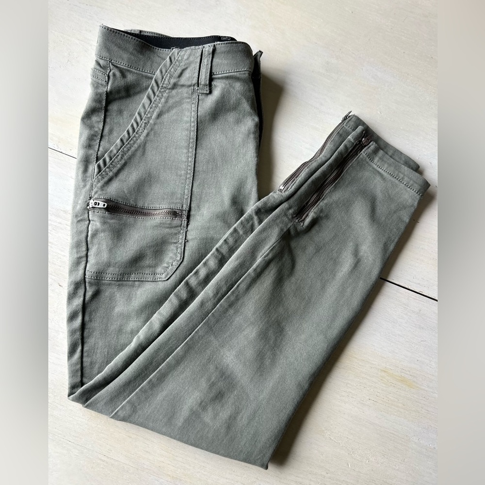Light green skinny jeans